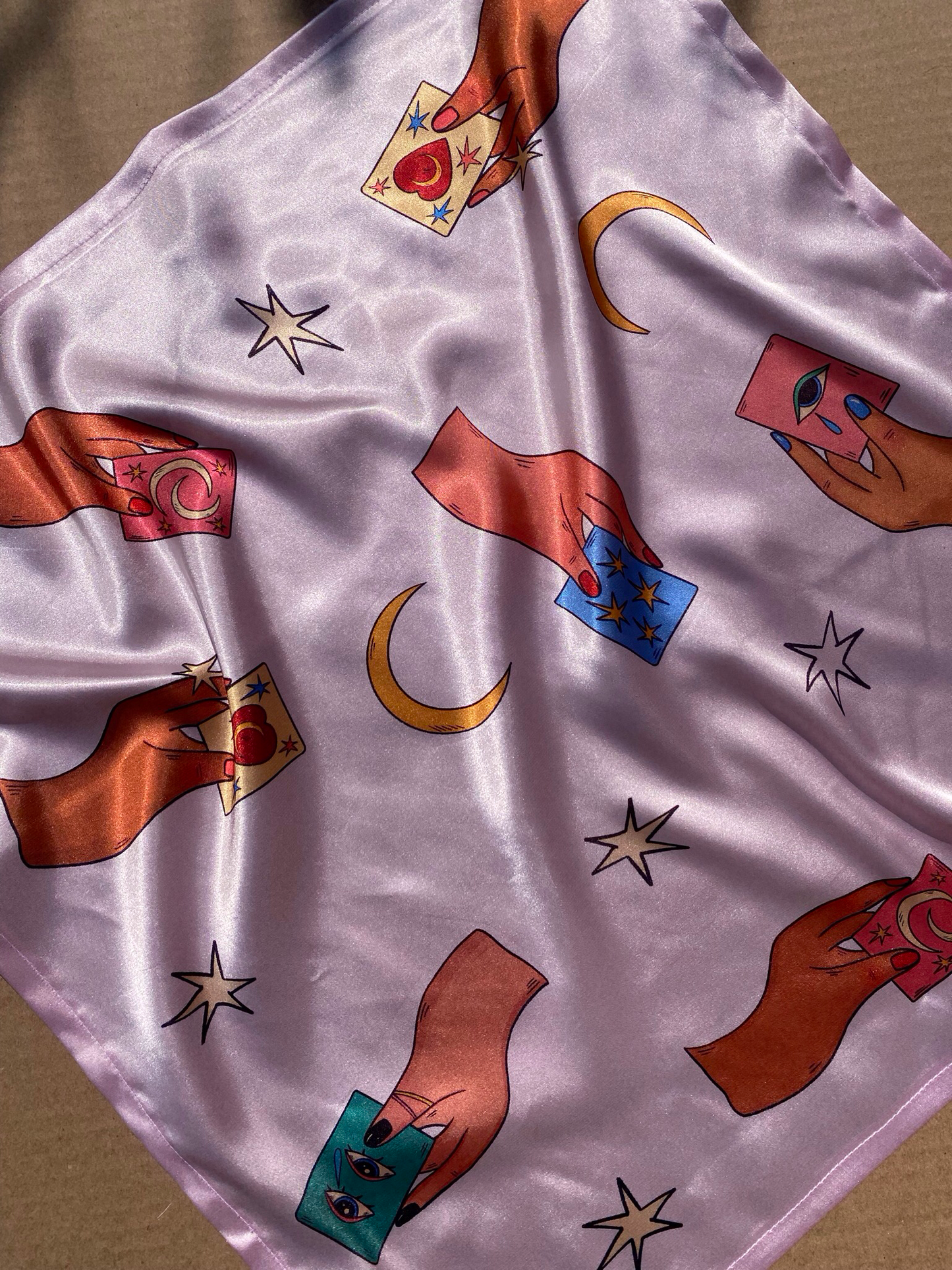 MASCADA MANOS Y CARTAS