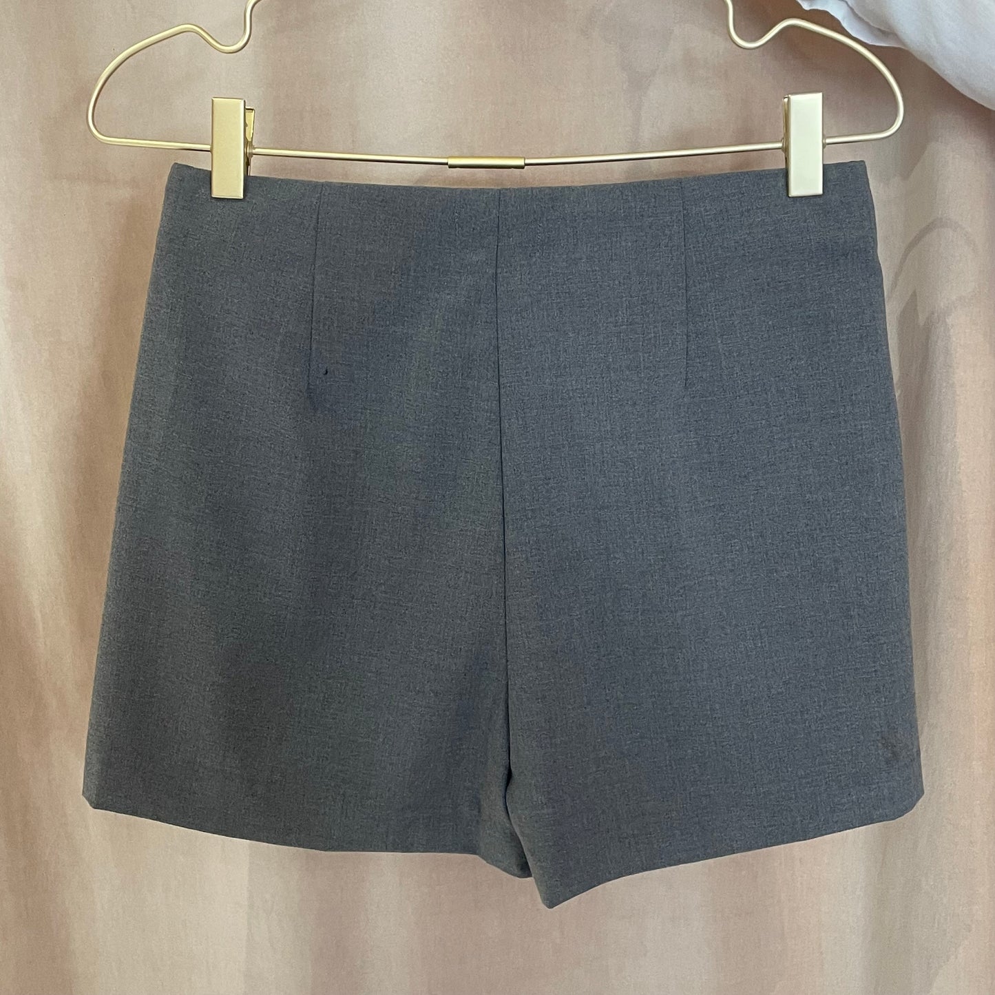 FALDA SHORT LEONOR GRIS