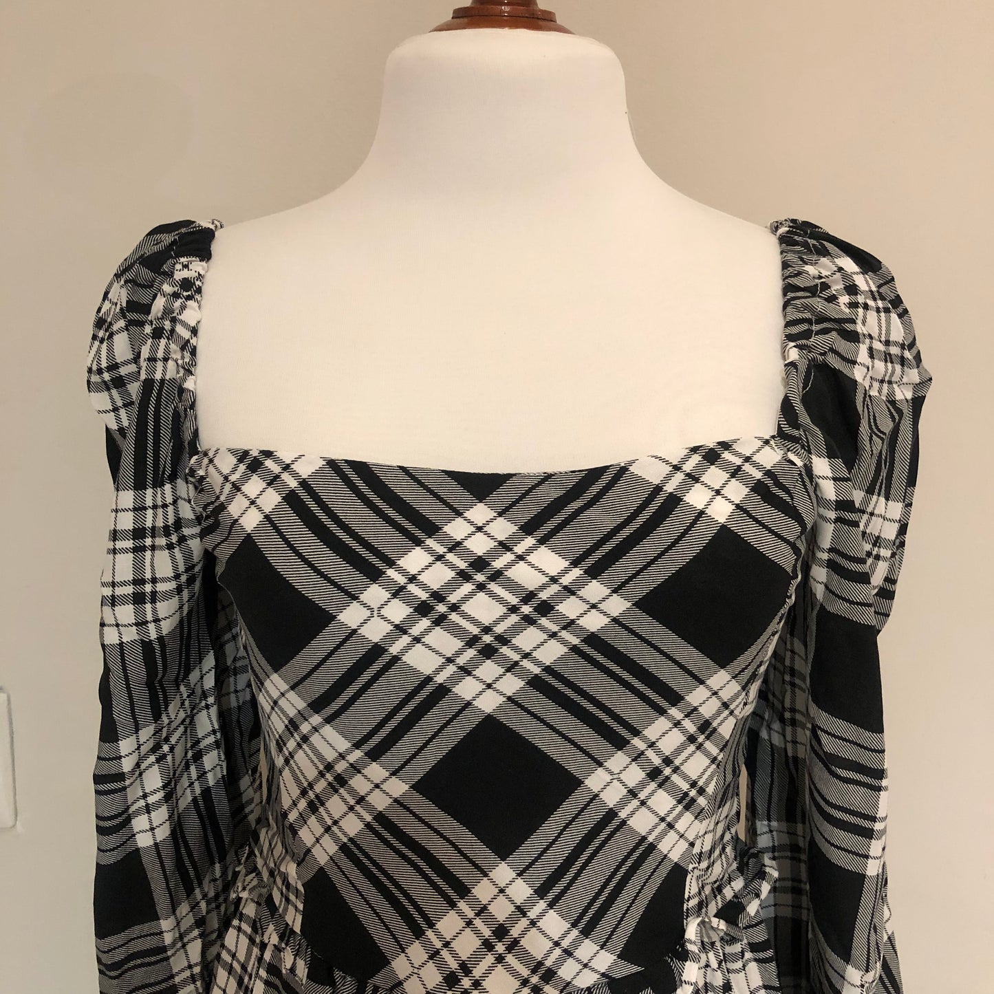 VESTIDO CAMPESINO NEGRO CORTO MANGA LARGA