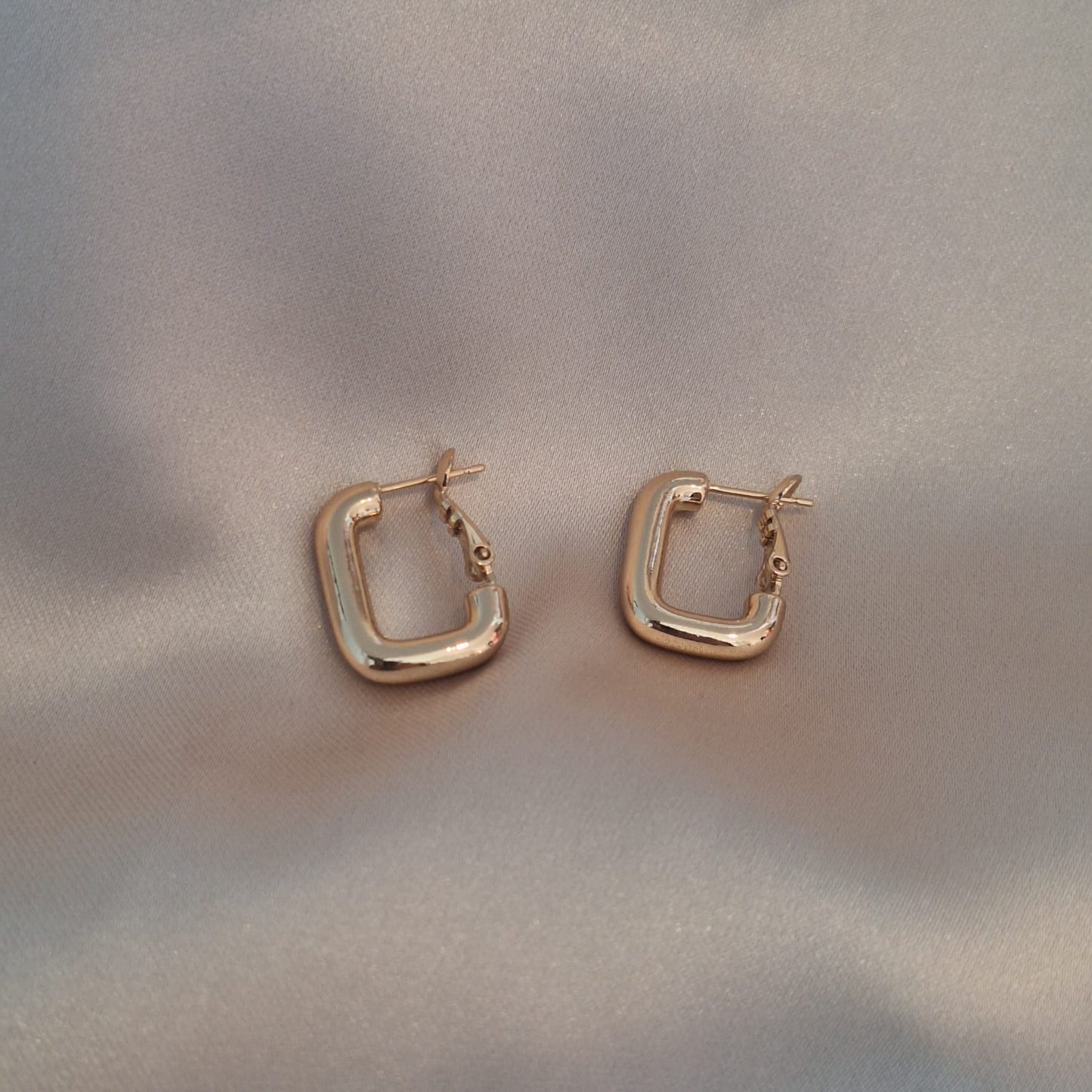 ARRACADA CUADRADA ORO