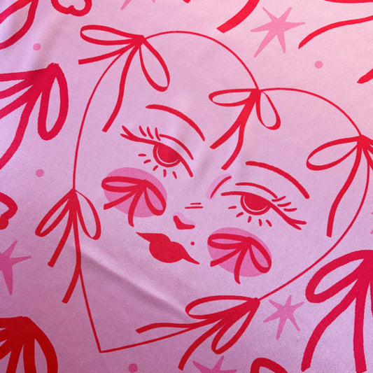 MASCADA CORAZON Y MOÑOS ROSA