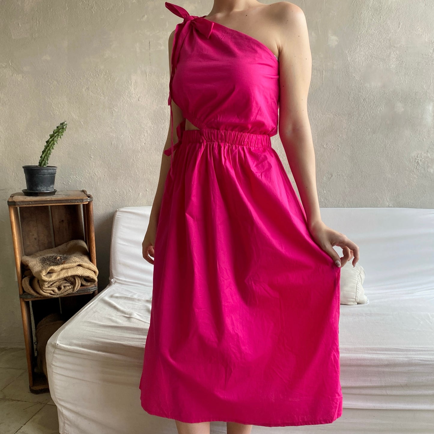 VESTIDO ASIMÉTRICO FUCSIA