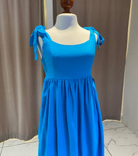 Cargar imagen en el visor de la galería, VESTIDO MIDI AZUL TURQUESA