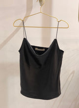Cargar imagen en el visor de la galería, TOP SATIN NEGRO TIRANTES CRISTAL