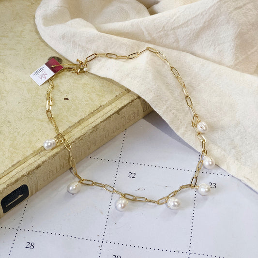 NECKLACE WITH SEVEN PEARLS PENDANTS