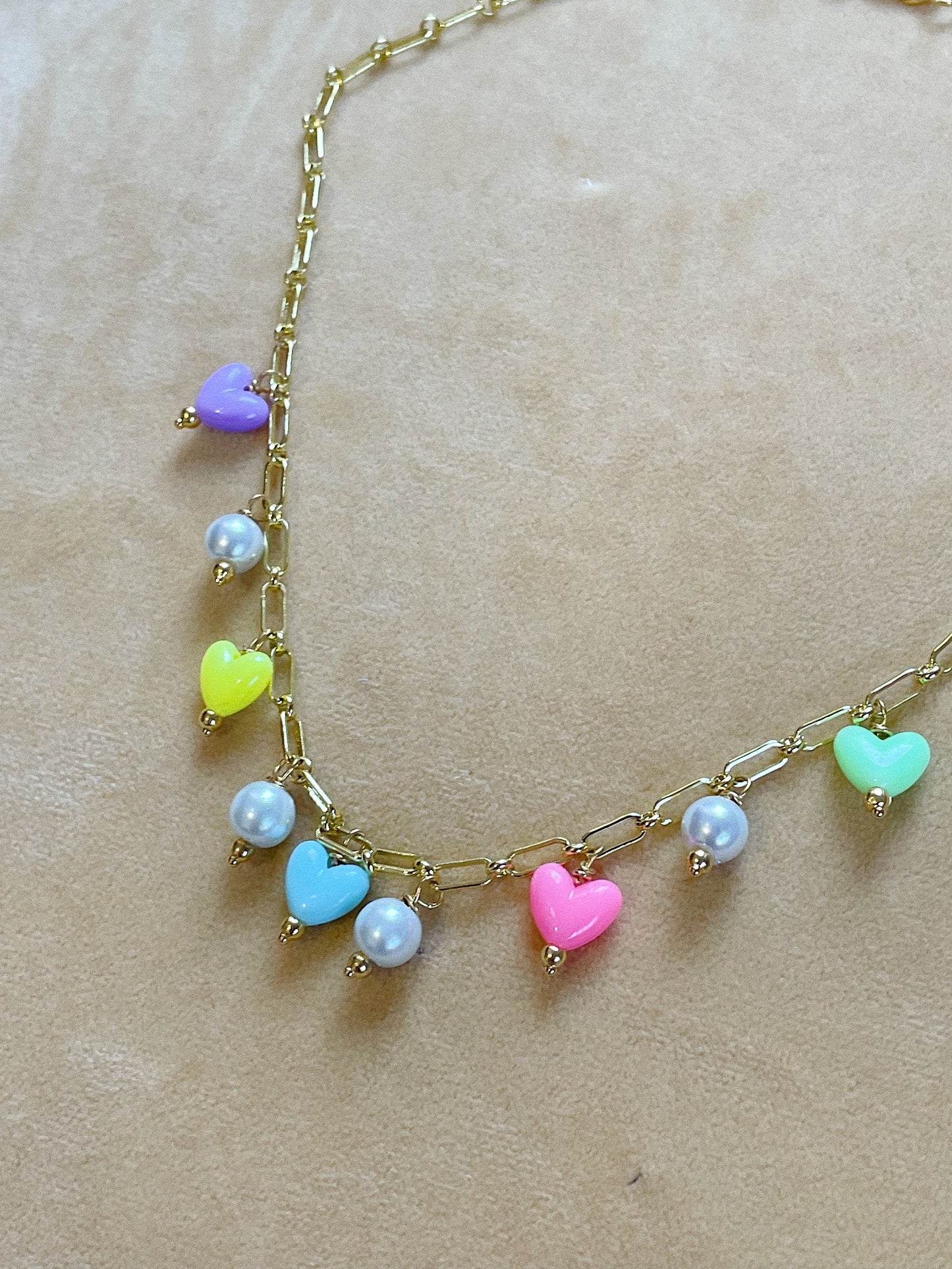 PEARLS &amp; HEART CHARMS NECKLACE