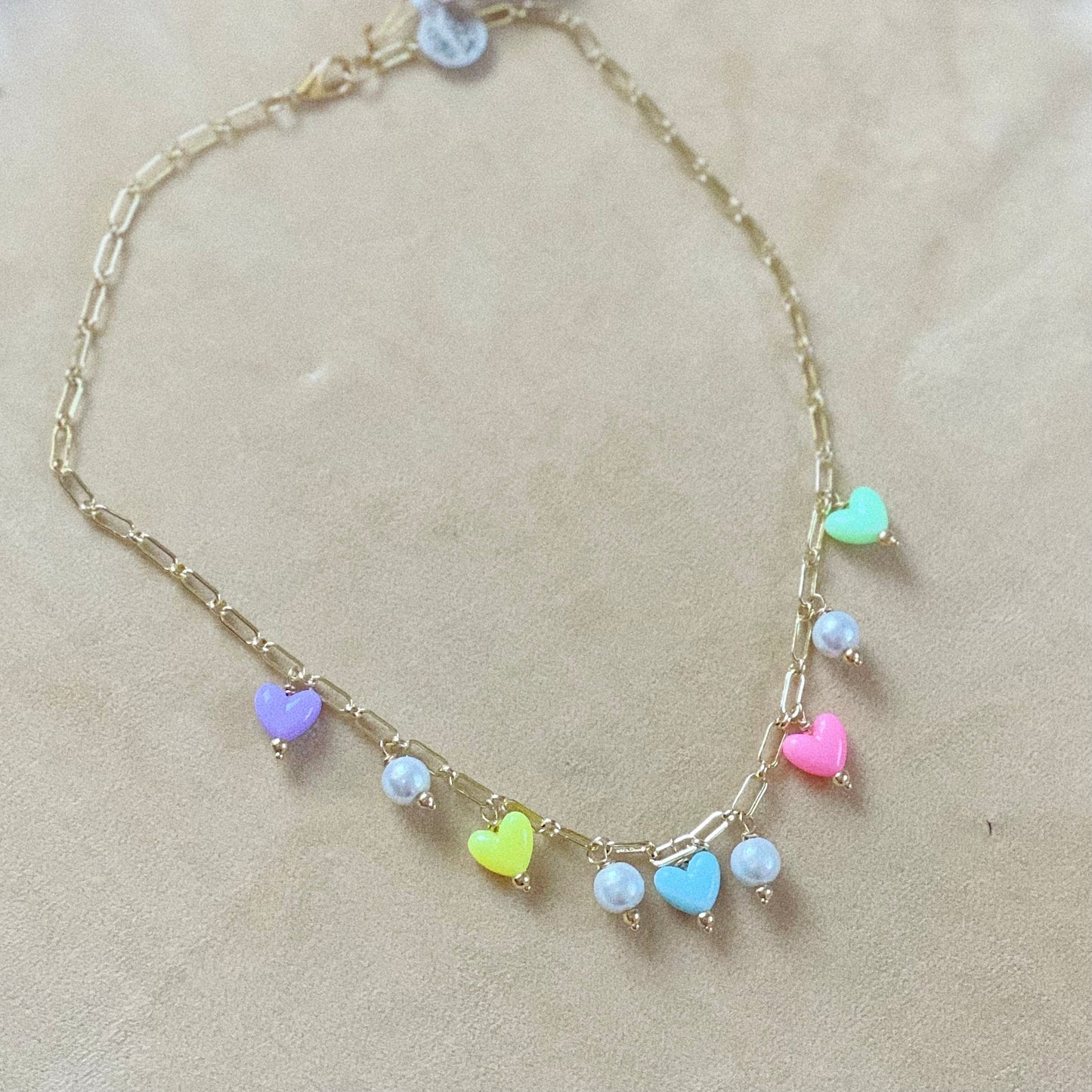 PEARLS &amp; HEART CHARMS NECKLACE